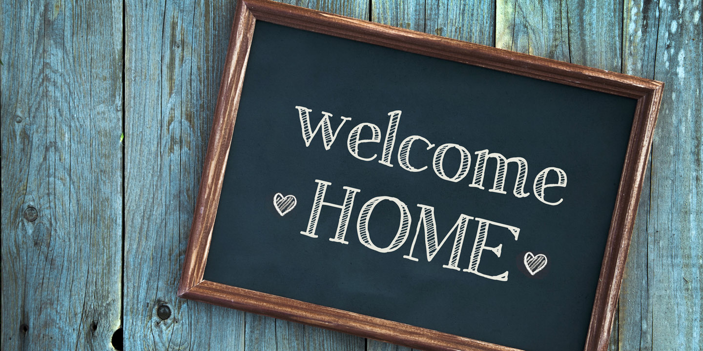 Schild mit der Aufschrift Welcome Home.