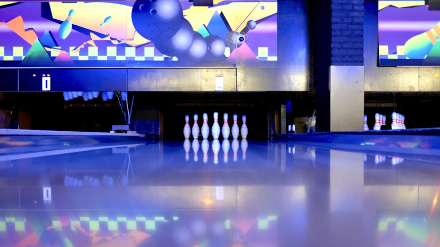 Leuchtende Bowlingbahn