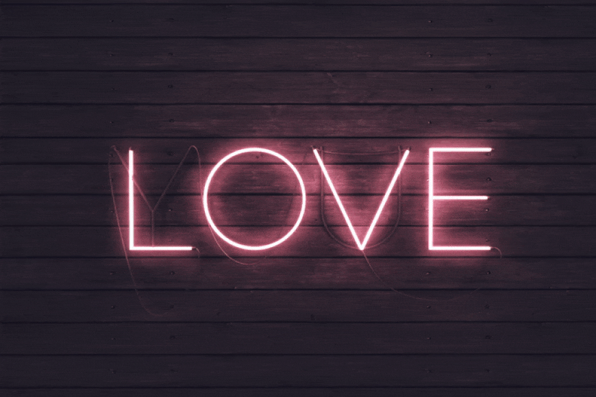 Love You auf in Leuchtbuchstaben