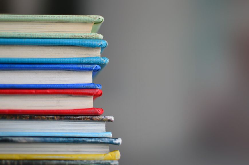 ein Stapel Bücher